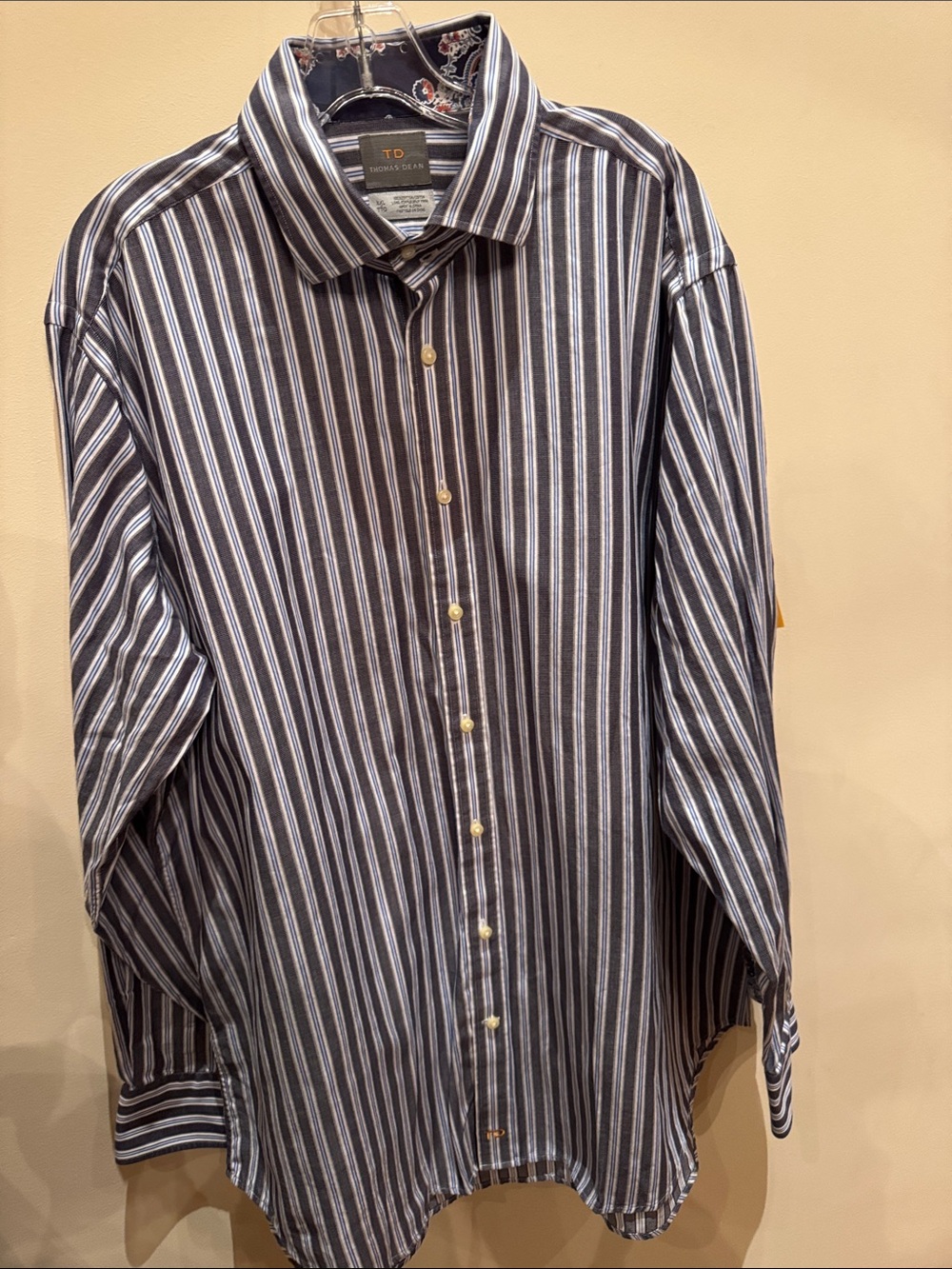 Thomas Dean Men's Gray and White Vertical Stripe Button-Down Shirt